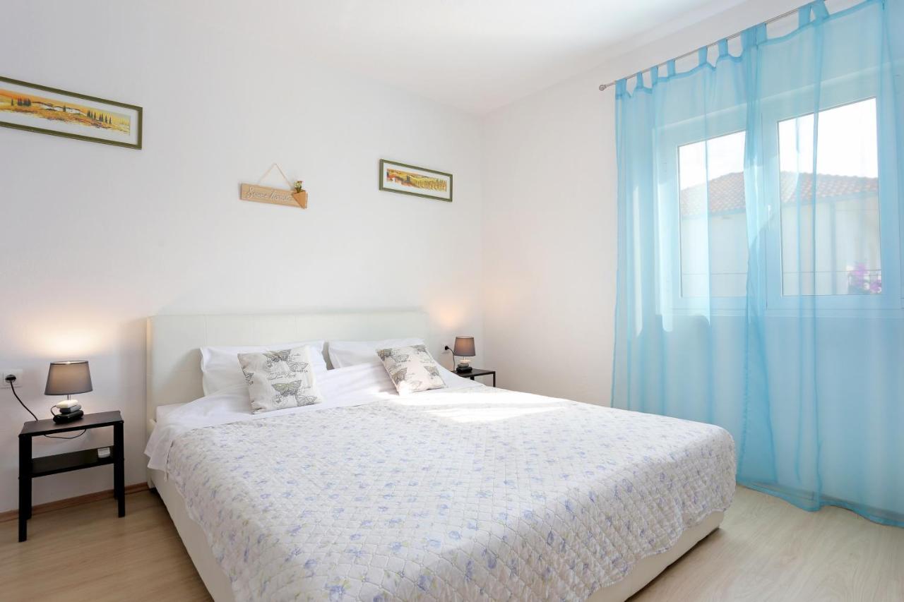 Seaside Holiday House Poljica, Trogir - 5161 Марина Экстерьер фото