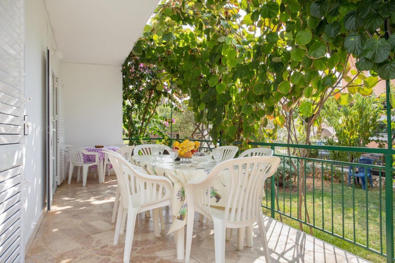 Seaside Holiday House Poljica, Trogir - 5161 Марина Экстерьер фото