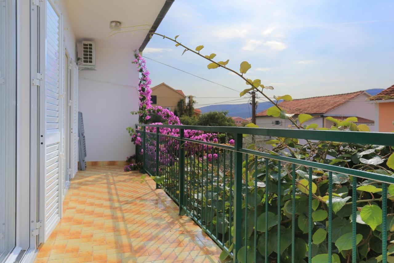Seaside Holiday House Poljica, Trogir - 5161 Марина Экстерьер фото